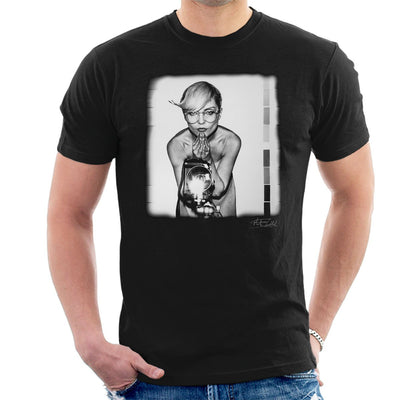 Debbie Harry Blondie Camera Gramercy Park Hotel Men's T-Shirt - FotoGrafica