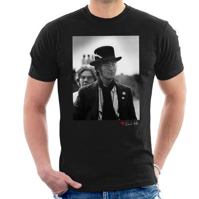 John Lennon With Feather Hat B&W Men's T-Shirt - FotoGrafica