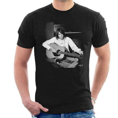 Neil Young On Acoustic Men's T-Shirt - FotoGrafica