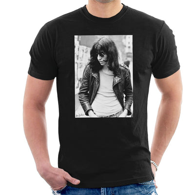 Joey Ramone Of The Ramones 1977 Men's T-Shirt - FotoGrafica