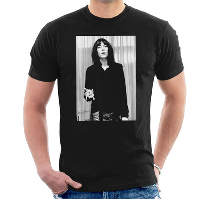 Patti Smith Smoking 1976 Men's T-Shirt - FotoGrafica