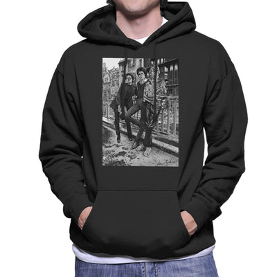 Siouxsie And The Banshees In London 1977 Men's Hooded Sweatshirt - FotoGrafica